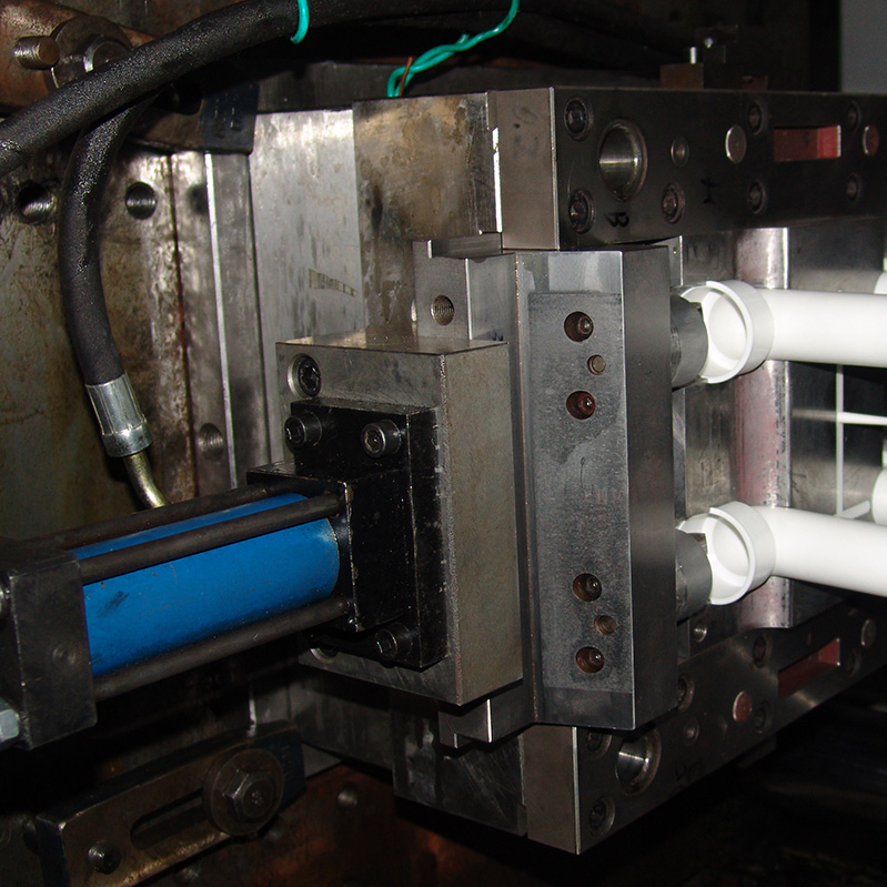 Pvc pipe fitting molding Image 4