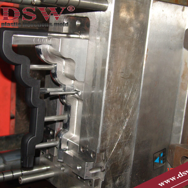 Plastic mold supplier