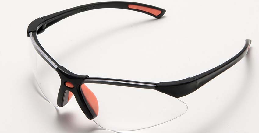 polycarbonate safety goggle maintains good optical clarity, ensuring clear vision for the wearer.