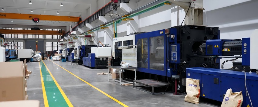 polystyrene injection molding in molding factory.