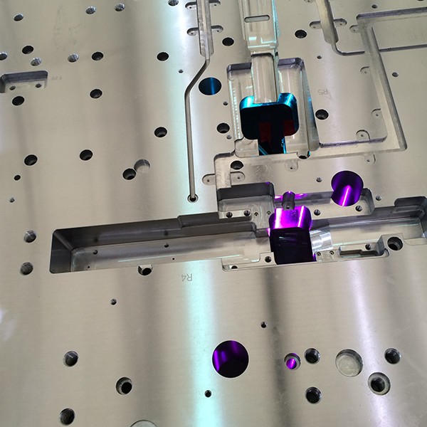 Clear-molds-crafted-from-NAK80 Clear molds crafted from NAK80 steel provide exceptional durability and precision