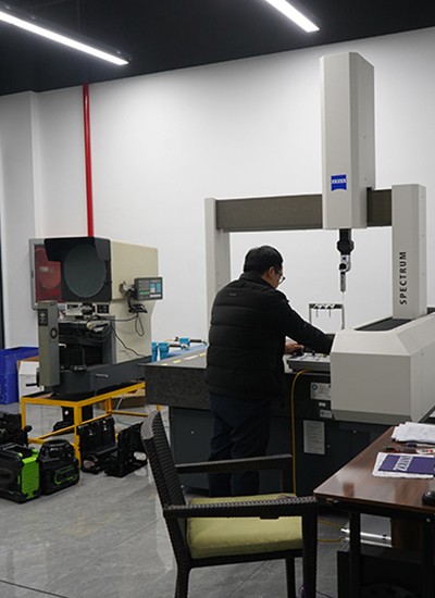 Inspect-clear-plastic-parts Inspect clear plastic parts using 3D measurement instruments to ensure precision, dimensional accuracy, and surface quality