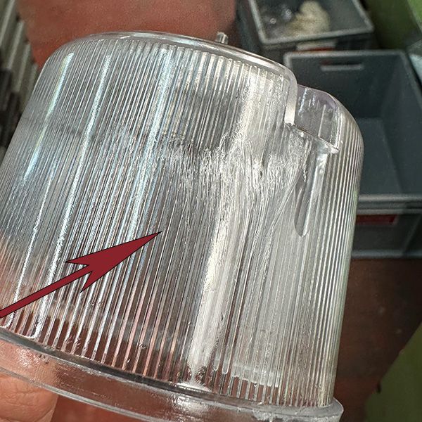 streak-marks-on-clear-plastic-parts Streak marks on clear plastic parts during the injection molding process