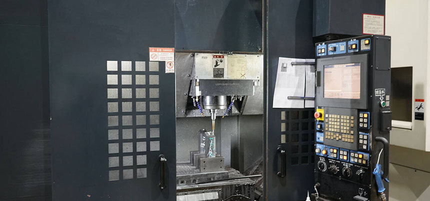 Using Makino CNC machines with positioning accuracy under 1 micron and spindle speeds of 20,000-40,000 RPM.