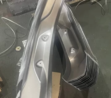 Tractor fenders for agricultural tractors