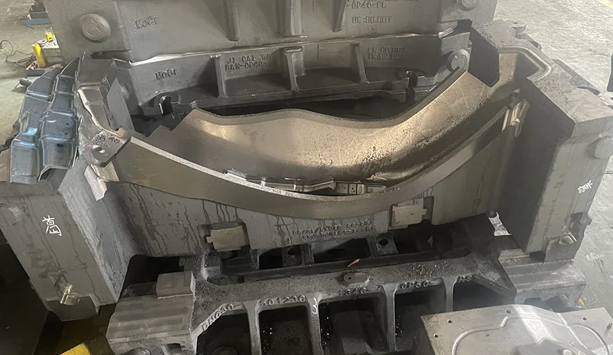 mold-die-for-tractor-fenders Single cavity mold die for tractor fenders made with cast steel